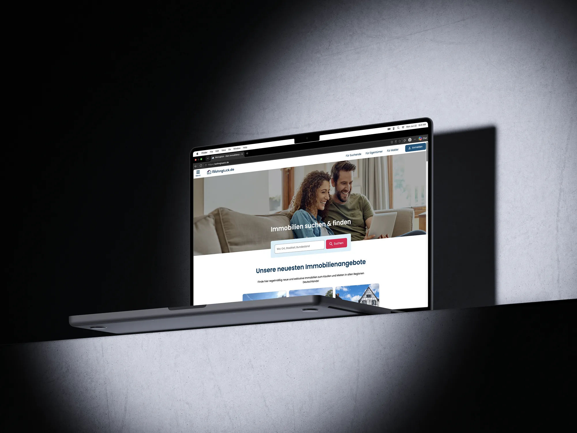 Wohnglueck.de-Startseite auf einem Laptop